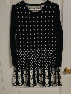 Women Black and White Heart Knit Dress